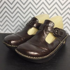 Alegria ALG-111 Brown Clogs